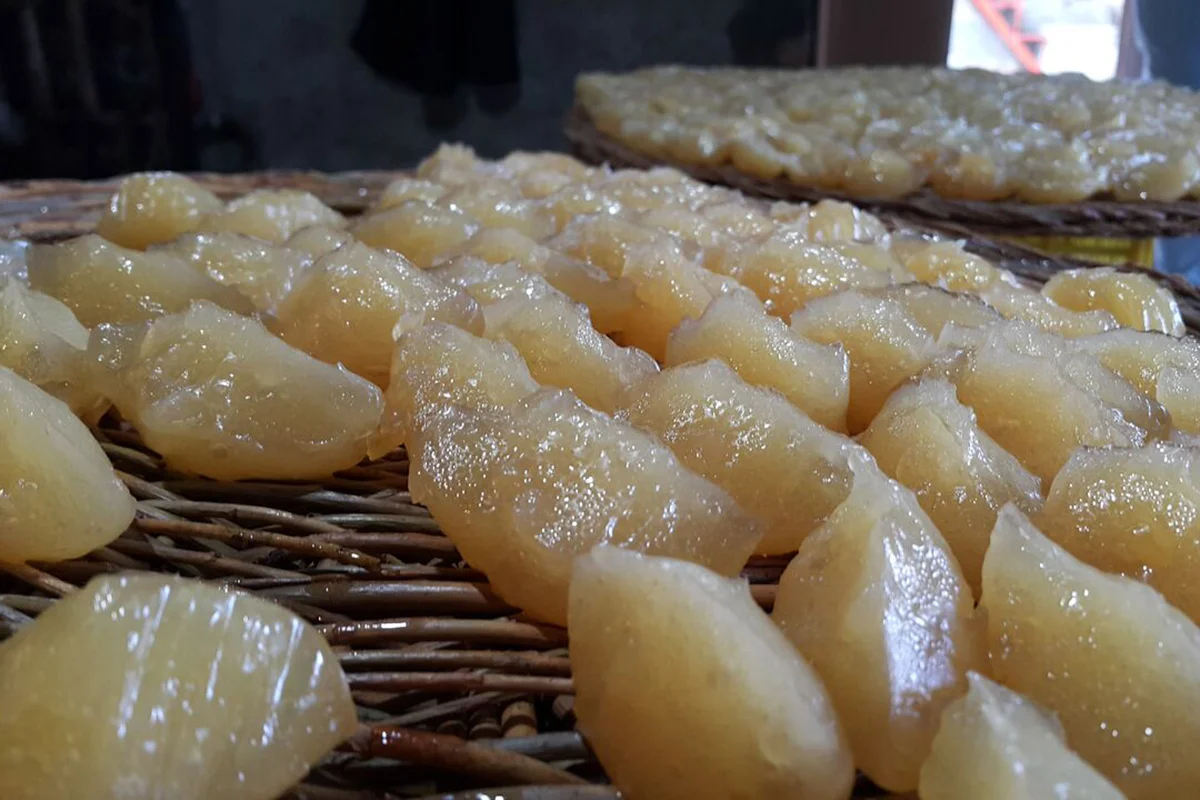 تور شیره پزی انگور ملایر در ایران  از شیراز